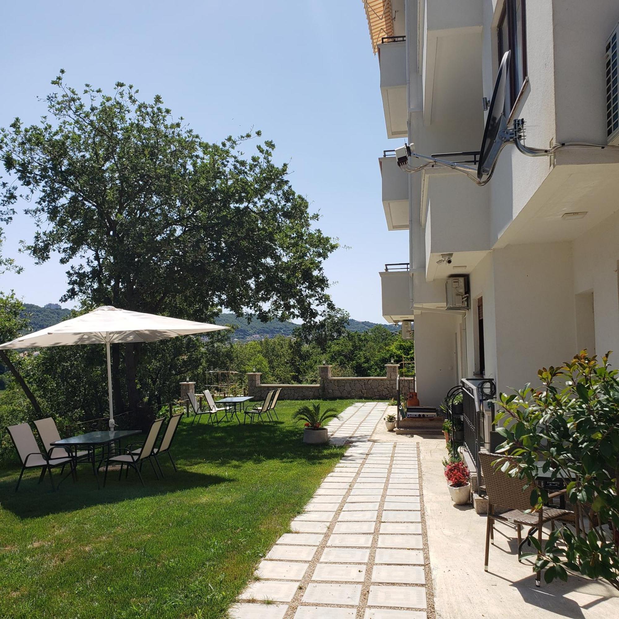 Green Hill Apartments Ulcinj Bagian luar foto