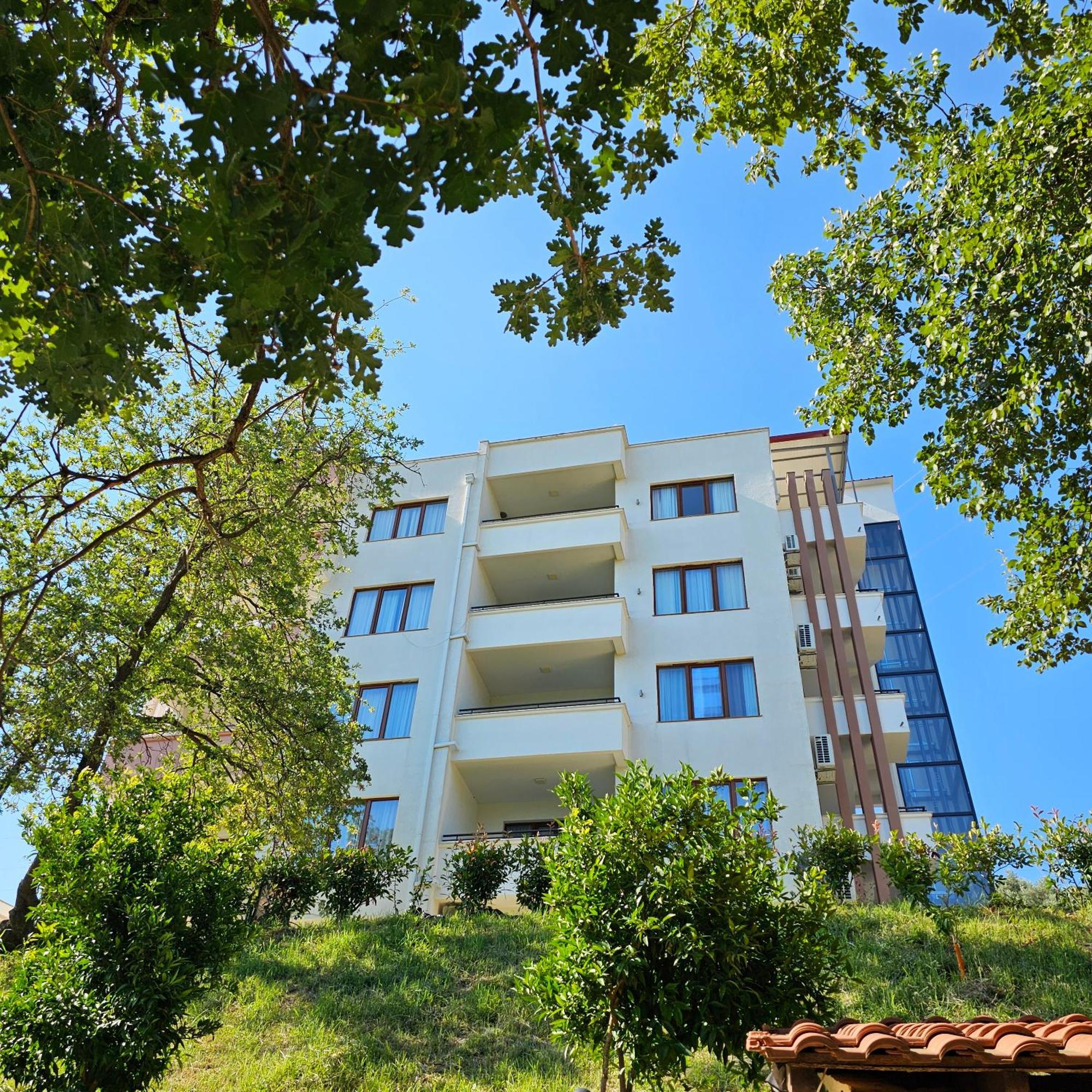 Green Hill Apartments Ulcinj Bagian luar foto